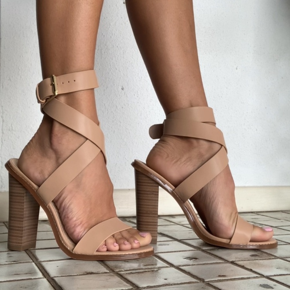 Lulu's Chic Nude Strappy Heels